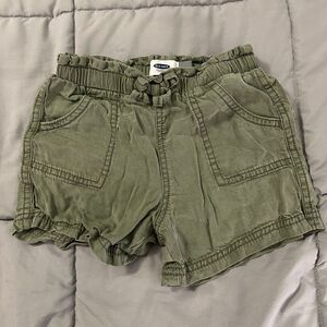 5t girls old navy army green shorts